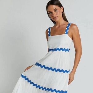 Maxi dress white with blue scalloped accent